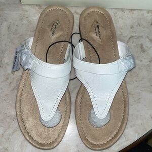 St John’s Bay women’s white thong sandals